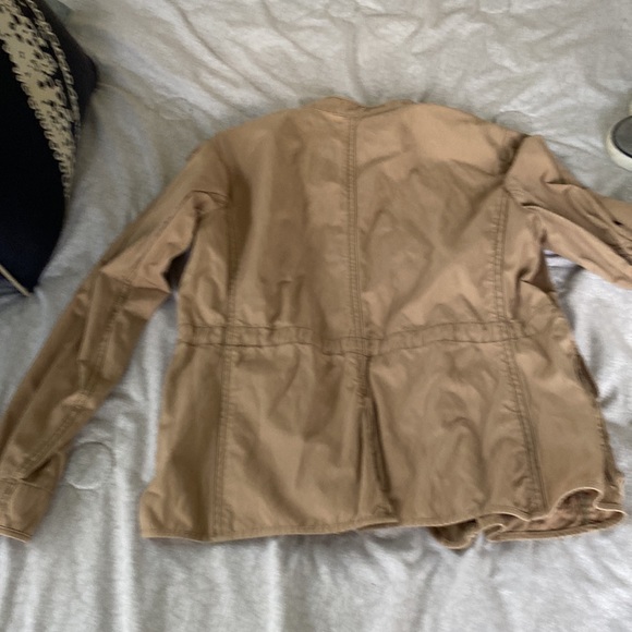 Woman’s Loft Jacket - Picture 5 of 5
